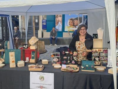 Pascale sur son stand